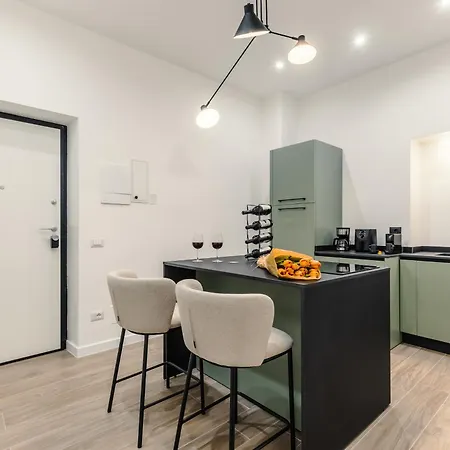 At Six - New Designer In The Center! Appartement