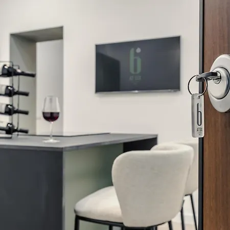 At Six - New Designer In The Center! Appartement *