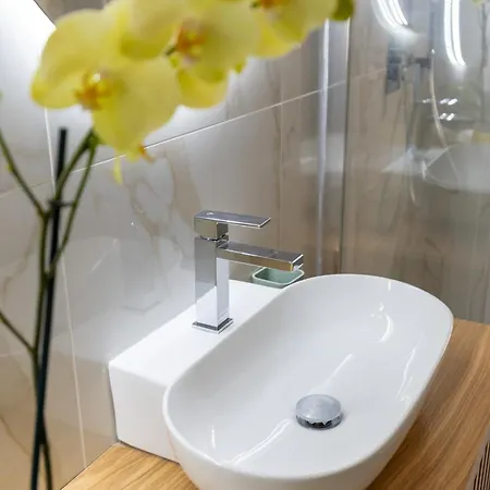 At Six - New Designer In The Center! Appartement *